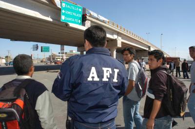 El alcalde, Guillermo Anaya Llamas, lamentó la muerte del estudiante, “desgraciadamente no es el primero, ya tenemos muchos accidentes y estamos urgiendo a los que van a instalar los puentes peatonales” y aseguró que fue a petición de la Secretaría de Obras Públicas del Estado que se decidió abrir el paso en los carriles centrales.