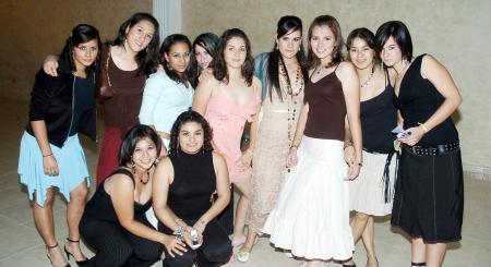 Acompañada de un grupo de amigas, Lulú Hernández Iduñate disfrutó de una espléndida fiesta.