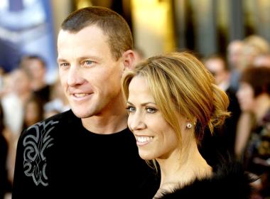 La cantante Sheryl Crow  llegó acompañada por su prometido Lance Armstrong.