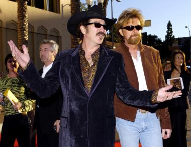 Las estrellas del country Brooks y Dunn a su llegada.