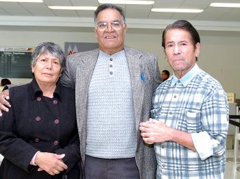 Gabriela Frayre y José María Meza viajaron a Tijuana, los despidió Julio Frayre.