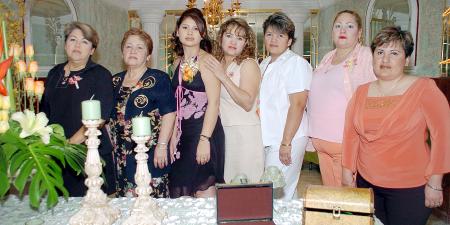 26 de noviembre 2005
Patricia Barajas González acompañada por un grupo de invitadas, a la despedida de soltera que le ofrecieron por su próxima boda con Adrián Medina Ogaz.