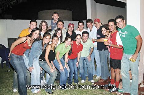 AMBIENTADO FESTEJADO 
El festejado con sus amigos y amigas