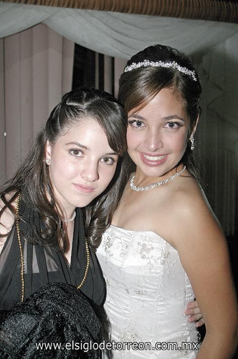 La festejada acompañada de Constanza Amparán Hernández