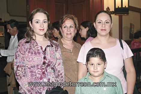 Laura y Brenda Estrello y Laura y Abraham Rodríguez