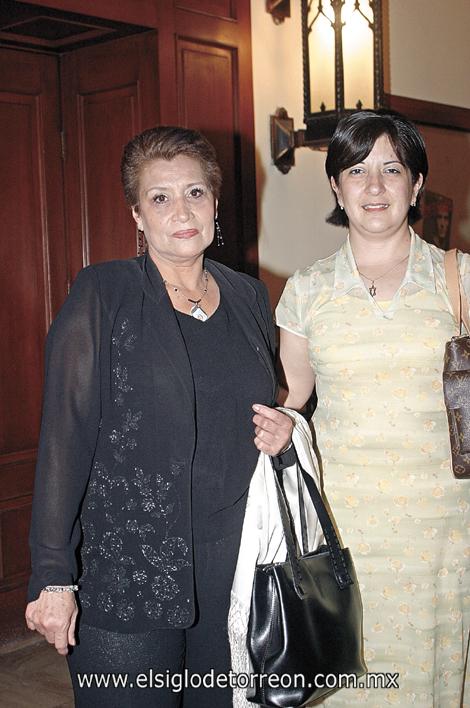 Blanca Aguilar y Claudia Rosendo