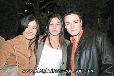 Mariana Peña, Astrid Baille y Oscar Russek