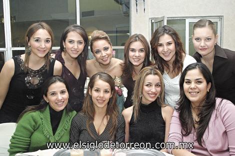 Tuty Valles Villarreal con sus amigas Natalia Hinojosa, Helwe Dabdou, Marthy Dávila, Ani Godina de Mexsen, Nereida Coello, Lorena González, Claudia de la Garza, Lupita Arzoz y Valeria Barraza