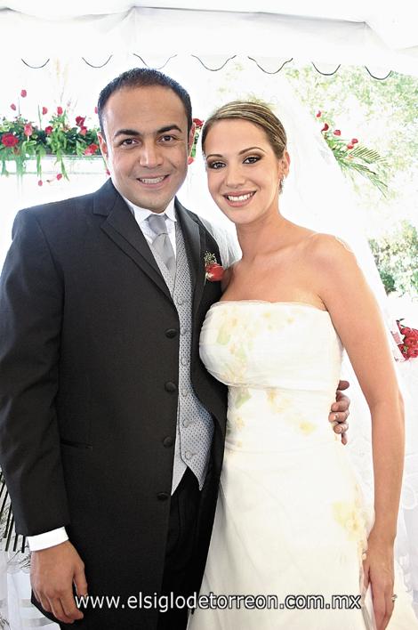 UNIDOS EN MATRIMONIO
Luis Antonio Medrano y Claudia Roca
uis Antonio Medrano y Claudia Roca