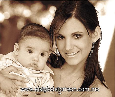 Laura de la Parra de Baca y Sebastián