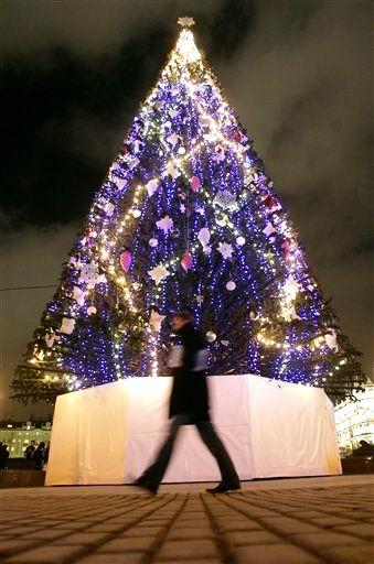 El árbol navideño que engalana el centro de Moscú.