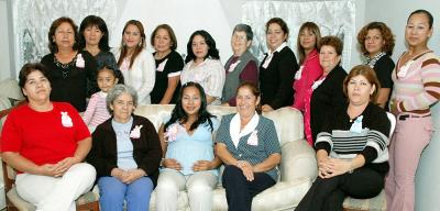 gr_01122005_2 
Con un agradable convivio de canastilla, Esther Pacheco Pérez fus festejada por un grupo de amigas y familiares, quienes le llevaron lindos obsequios para el bebé que espera