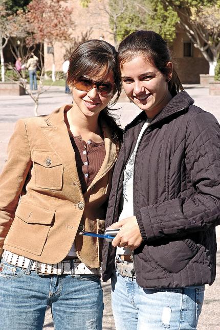 ch_01122005_0 
 Anabell González y Nerea Villarreal.