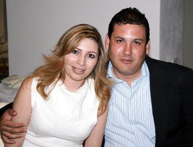 pa_04122005_6 
Lorena de Galarza y Luis Galarza