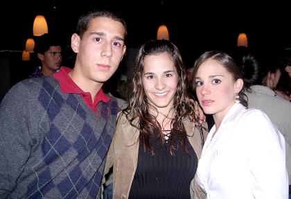 an_04122005_0 
Juan Castillo, Marce Ruiz e Isabel Espada.