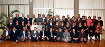 gr_0712005_3 
XXVIII generación de contadores públicos de la Escuela de Contaduría y Administración de la UA de C, reunidos en el marco del 25 aniversario de su graduación.