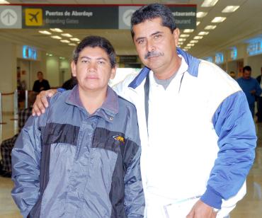 vi_09122005_3 
María Isabel Cortez viajó a Tijuana, lo despidió Jesús González