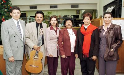 gr_10122005_2
 Gerardo Martín, Julio Sosa, Zulma Guerrero, Consuelo Sandoval, Silvia Hernández y Maricruz Domínguez
