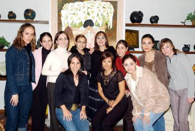 gr_10122005_1 
 Deneb G. de Nohra acompañada por sus amigas Pily, Rina, Elizabeth, Gaby, Fabiola Ivette, Susy, Alina Jéssica y Carol