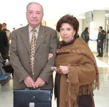 vi_10122005_0 
 Carlos Israel González y Elba de González viajaron al DF