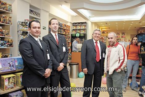 JUGUETES Y MÁS JUGUETES 
Alberto González, Rene Fortoul, Carmelo Pineda y Pony Ruíz