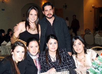 gr11122005_2 
Alexis Navarro, Fernando Casas, Mariana Diez, Andrea Diez y Ana Cristina Diez.