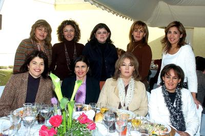 gr11122005_5 
Lolo y Nena Rebollo, Mayela Olivares, Gaby Reyes, Titis, Paty y Ale Borrego, Marcela de Franco y Mónica de Reyes.}