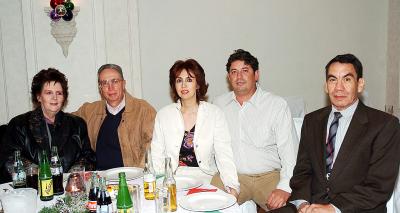 gr11122005_8 
Paty de García, Manuel García, Nora de Muller, Curt Muller y Paco Rubio.