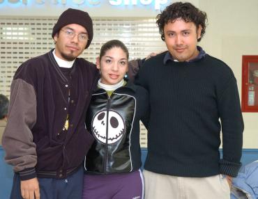 vi11122005_1 
Arturo Castrejón viajó a México, lo despidieron Lisbeth Santibáñez y Arturo Jaime.