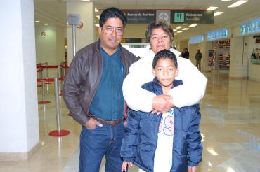 vi_13122005_ 3
Jesús Núñez viajó a México y fue despedido por Yolanda Castañeda y Ángel Nuñez