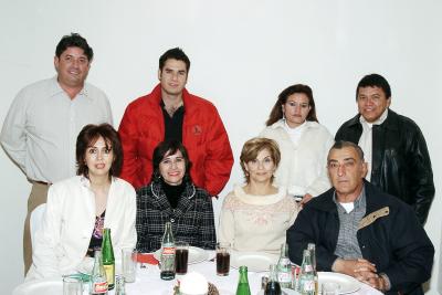 gr14122005_13 
Nora García, Luis Ruiz, Marcela de Carrete, Aldo Carrete, Martha de Dávila, Ricardo Dávila, Dora Muñoz y Curt Muller, en una agradable posada navideña.