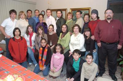 gr14122005_8 
Familias Obregón Jover, Galindo Obregón, Rayas Ciprés, Aguilera Galindo, Galindo Trasfí y Galindo Hernández.