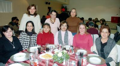 gr14122005_4 
Delia Méndez, Adriana Morales, Sonia Cadena, Brenda Moreno, Zaide Seáñez, Gisa Robles, Lupita Valente, Claudia Guerrero y Oralia Ramírez.