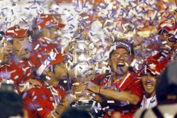 Diablos Rojos del Toluca conquistó el título del Torneo Apertura 2005 del futbol mexicano al vencer 3-0 (6-3 global) a Rayados del Monterrey en el Estadio Tecnológico de esta ciudad.