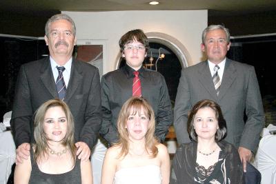 gr_18122005_0 
Salvador Betancourt, María del Carmen de Betancourt, Isaac Porras Betancourt, Rebeca Betancourt Milán, Marcela  Betancourt y José Manuel Fuentes.