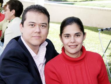 pa_18122005_3 
Mauricio y Rocío Rivera.