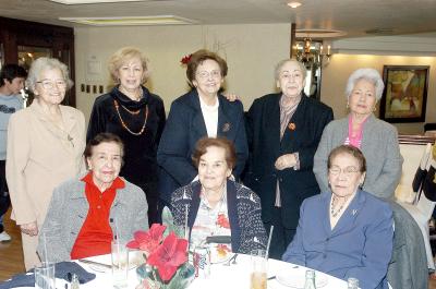 gr_18122005_11 
María Pedroza, Julia Vaca, Bertha Hernández, Martha Hernández, Beatriz Fong, Yolanda Hernández, Ema Encerrado y Beatriz Ruiz