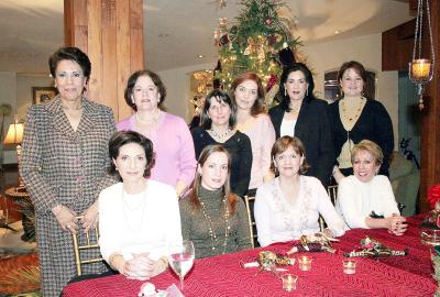 gr_18122005_17 
Adriana Ortega, Gaby de García, Claudia de Pérez, Guille de Murra, Mony de Giacomán, Lula de Murra, Verónica de Sada, Irene de Mansur, Cristina de De la Garza y Magda de Obeso.
