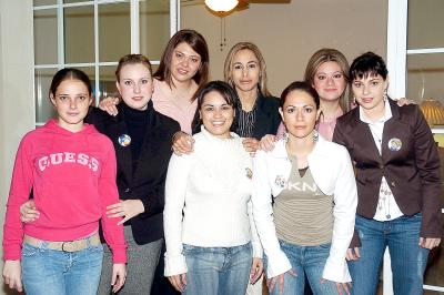 gr_18122005_2 
Elena Villarreal, Sofía Arreola, Cristina Espinoza, Adriana Martínez, Bárbara Lozano, Carolina Villarreal, Cristina Rojas y Brenda Ramírez