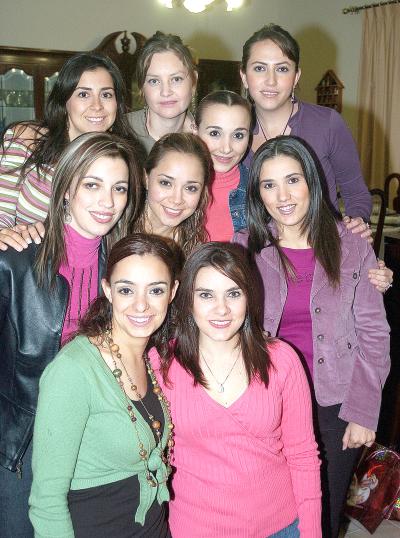 gr_18122005_4 
Lupita Arzoz, Yolanda VElázquez, Ely Agüero, Martha Dávila, Lorena González, Natalia Hinojosa, Helwe Dabdoub y Nereida Coello.
