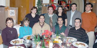 gr_18122005_8 
 Claudia Máynez, Cecilia Rojas, José Navarro, Eduardo Miler, Antonio Godínez, Delfina Moreno, Lucía Garza, René Torres, Oswaldo Velázquez y Larisa Salazar.
