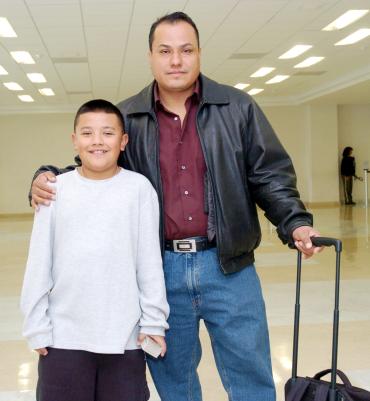 vi_20122005 2 
Javier Guerrero y Javier Jr. viajaron a Los Ángeles.jpg
