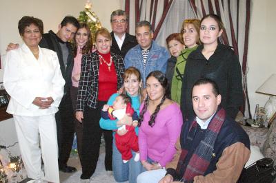 gr_21122005_5
Mónica,Margarita, Martha, Luz María, ALicia, Luz María, Luis, Adriana, Enrique Arturo, Karla y Carlos.