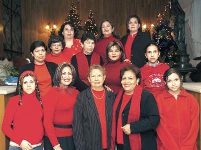 gr_21122005_6
Pety, Lolis, Rosy, Toneta, Paquita, Alma, Luzmis, María Inés, María Esther, Ale, Gaby, Brenda y julieta, en su celebración navideña.
