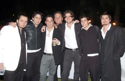 gr_21122005_7
Rodrigo Portilla, Paco Campa, Jorge Garza, Franco  Borboglio, Carlos Camacho, Piru Cepeda y Pedro Borboglio.