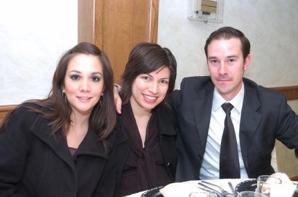 ch_19122005_3 
 Mónica Rodríguez, Alina Montes de Arzac y ernesto Arzac