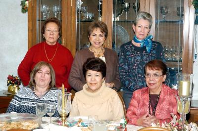 gr_22122005_1 
El Grupo de los Viernes integrado por Jesú de De Anda, Magda de García, Rosy de MIllán, Blanca de Chávez y Mary Chuy de Vásquez y Ana María Romo disfrutaron de una posada