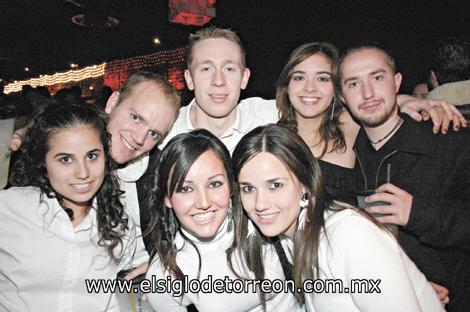 Mónica Ochoa, Christian Abelsson, Thibaud Vonttissen Hoven, Bety Rubio, Pepo Fuentes, Marcela Enríquez y Nora Lucía González