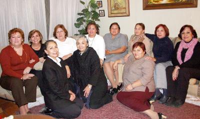 gr_24122005_4 
 Yolanda, Rocío, Soledad, Rebeca, Lidia, Margarita, Irma, Angélica, María Elena,. Irene, y Esperanza