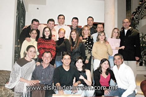 SE REÚNEN BUENOS AMIGOS
Juan Manuel y Karla Muñoz, Beto y Marigel Esparza, Fito y Güera González, Juancho y Tere Aguiñaga, Javier Martínez Payan y Bety Nieto de Martínez Timmy y Paty Araiza, Cristina Saracho y Francisco Batarse, Susana Beltrán del Río de Issa y Juan Carlos Issa, Pepe y Mónica Nahle y Oreli y Cayos Villarreal